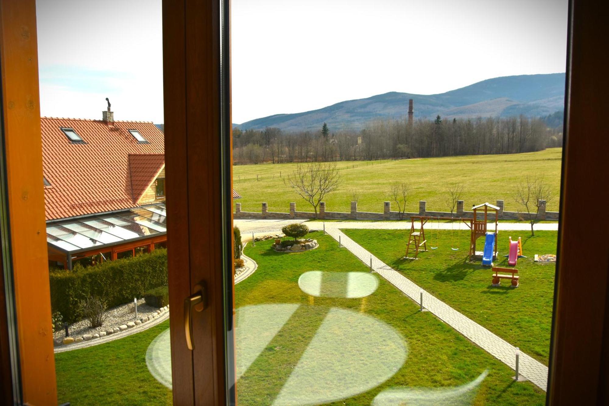 B&B Dom Z Bali Miłków Extérieur photo